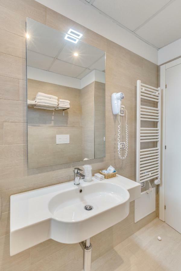 Apartaments Suites Ambassador كاوْرلي المظهر الخارجي الصورة